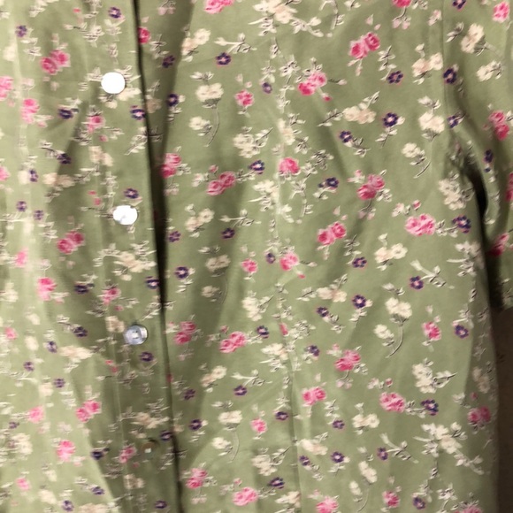 🔥HP🔥. Vintage Petite SILK sophisticate button up.    4 - Picture 3 of 7